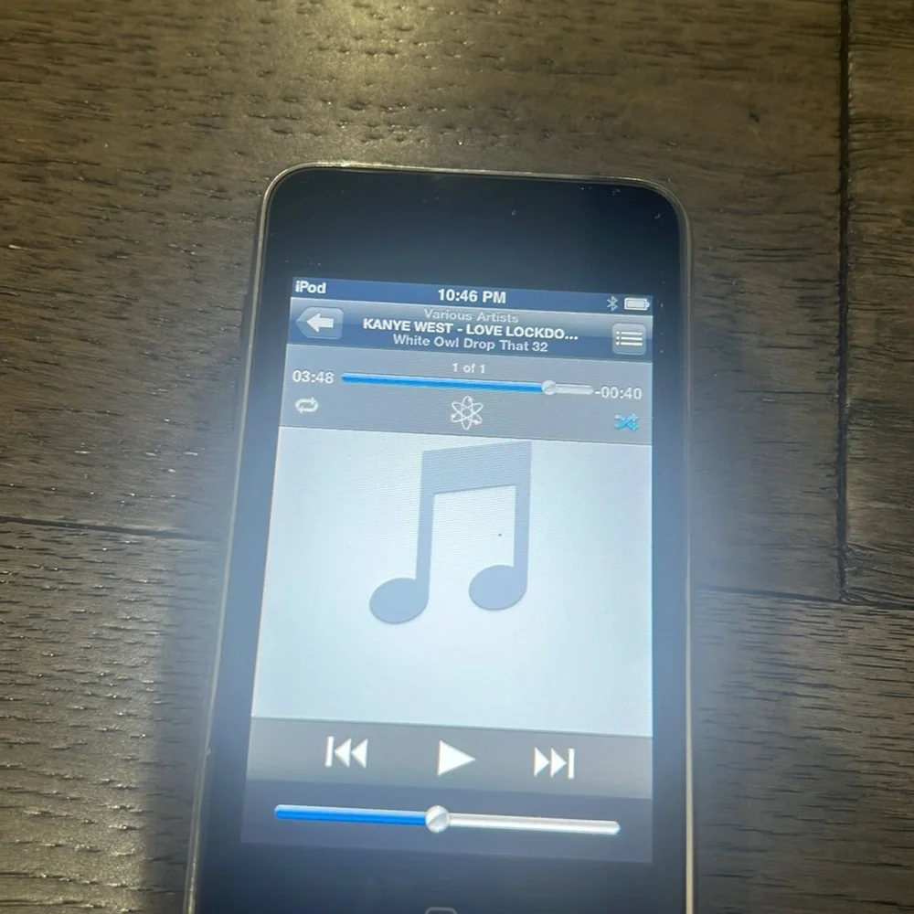 Apple IPod Gen 2 in Silver